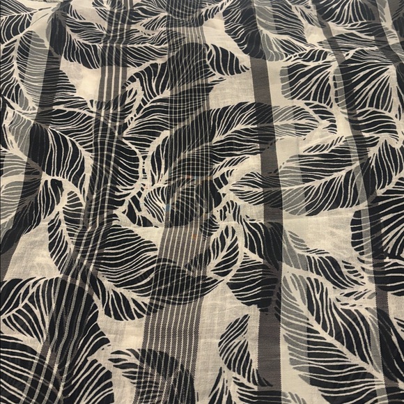 Talbots Black & White Leaf Pattern Oversized Scarf 70X52” fray hem Cotton Blend - Picture 8 of 12
